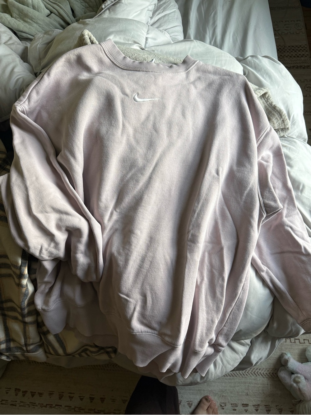 Nike Men’s Crewneck Sweatshirt in Pale Pink